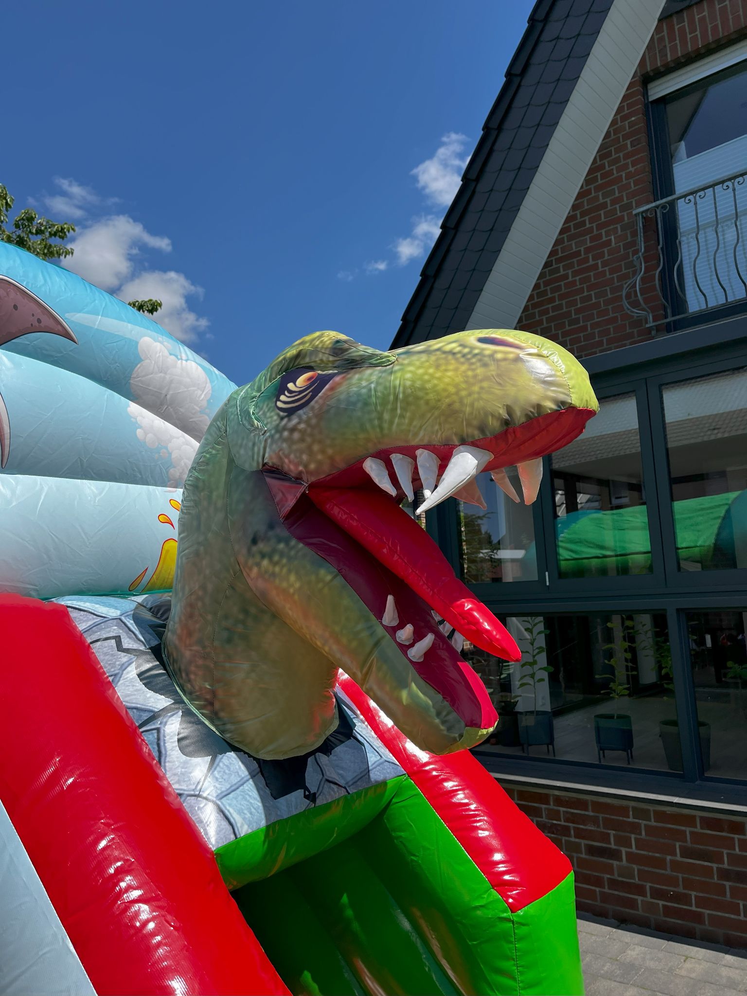 Hüpfburg Dino Bild 3
