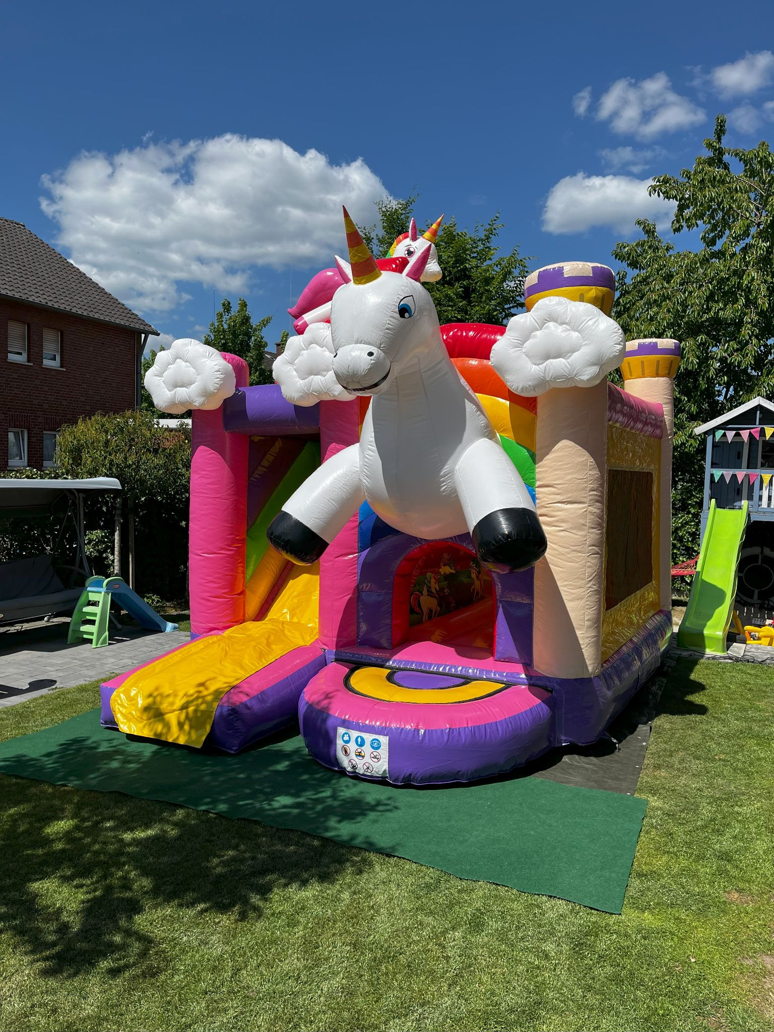 Hüpfburg Einhorn Bild 2